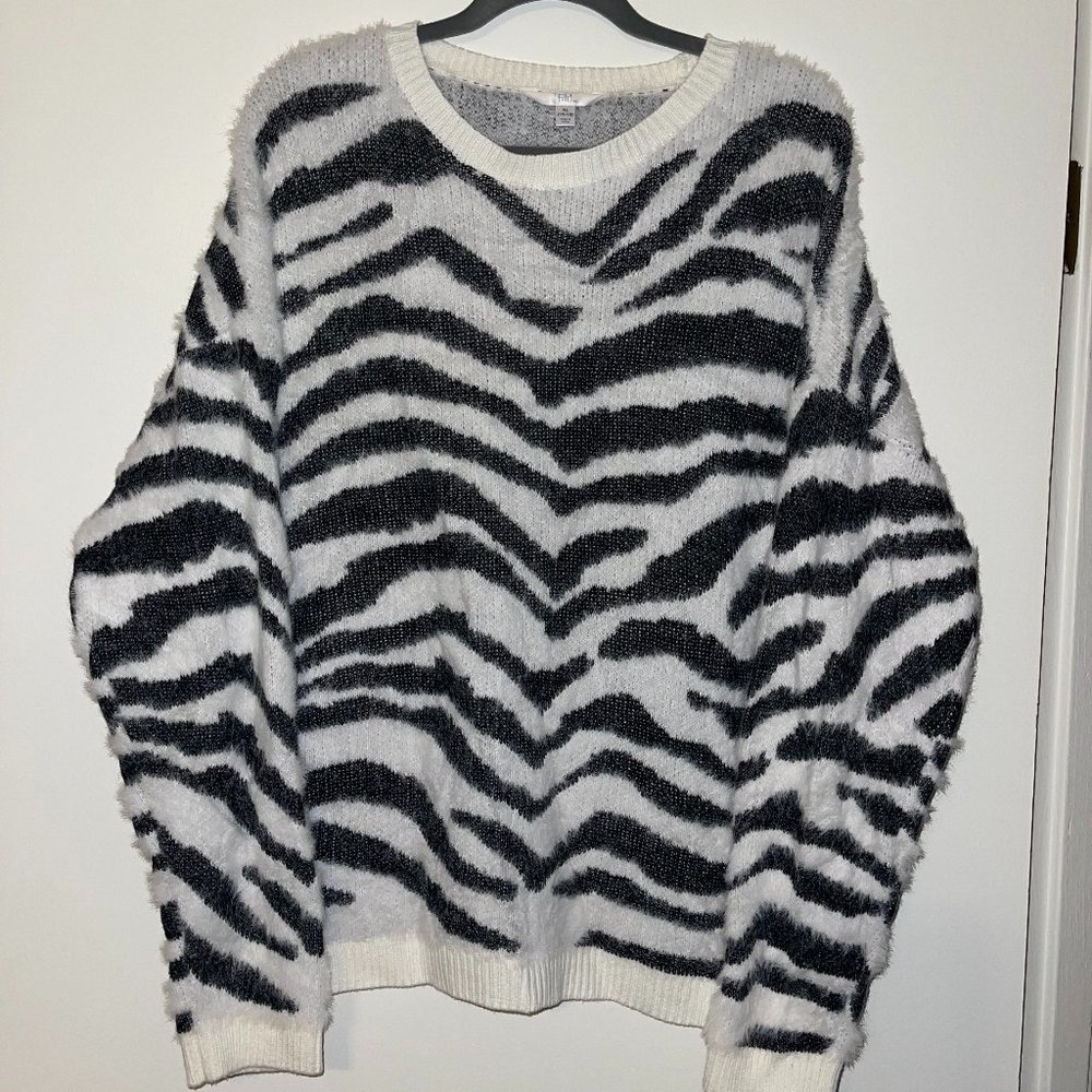 Time and Tru Zebra Print Sweater. Black/White. Very Soft. XL